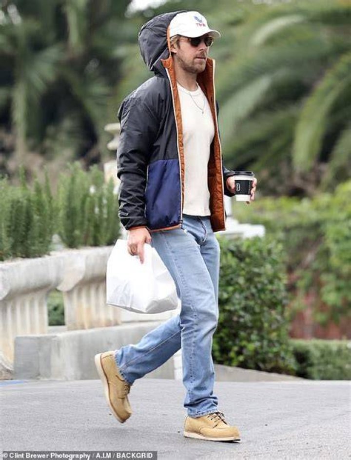 Photo ryan gosling keeps low profile in los angeles 01 Photo 4090596