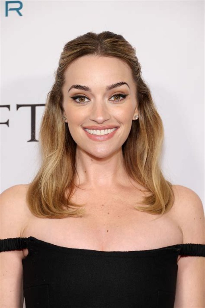 Pictures & Photos of Brianne Howey IMDb Beauty girl, Long hair