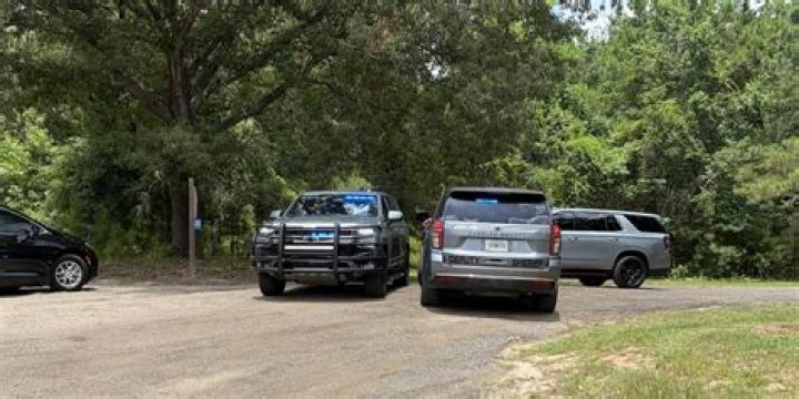 Pilot killed in plane crash was 'adventurous, beautiful' woman who