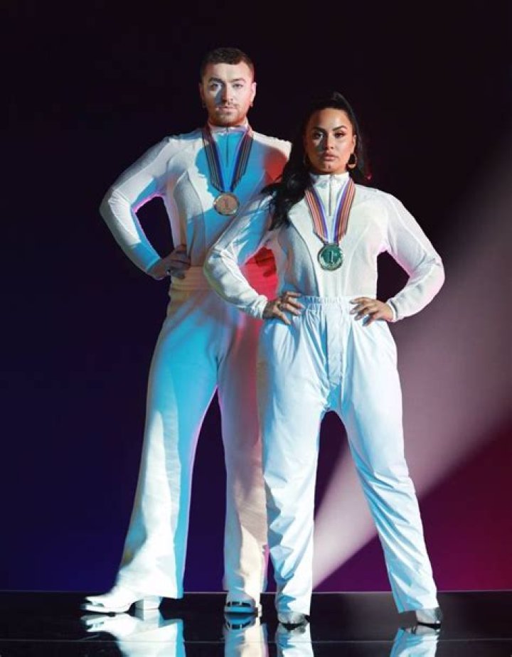 Pin by Adv Singh on Fotos de Demi tel&eacute;fono in 2020 Demi lovato, New