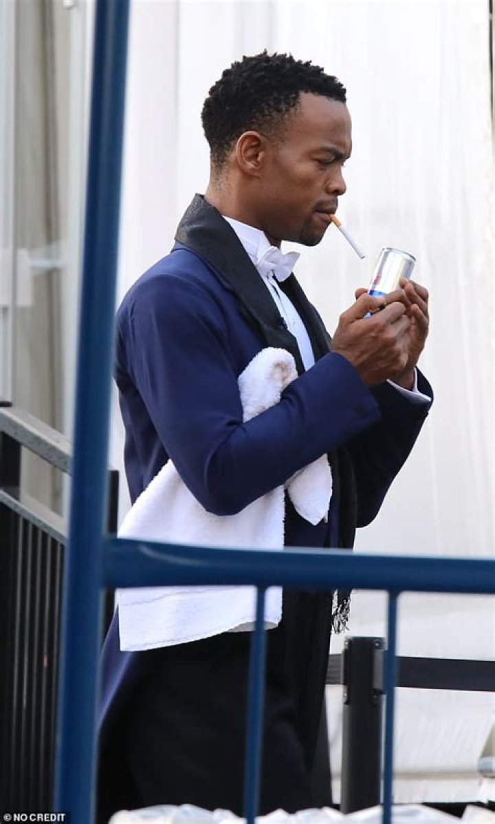 Pin on Celebrities who smoke. Ugh