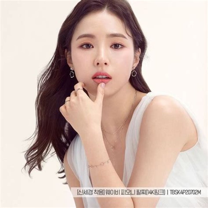 Pin on Shin SeKyung 신세경