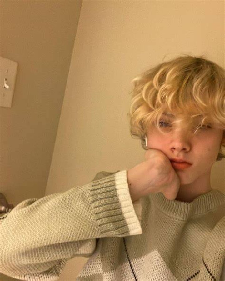 pinterest autumnek Blonde Hair Boy, Blonde Hair Makeup, Platinum