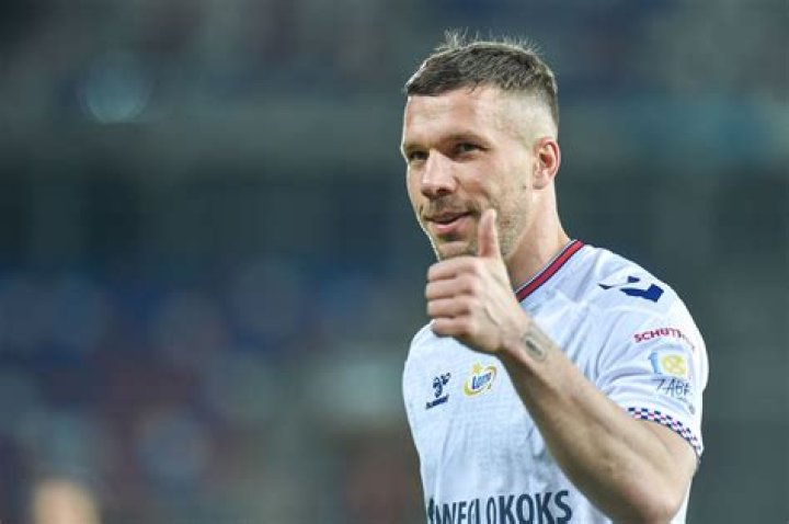 Podolski Podolski "I'm due back to Arsenal, but..." / Kariyer