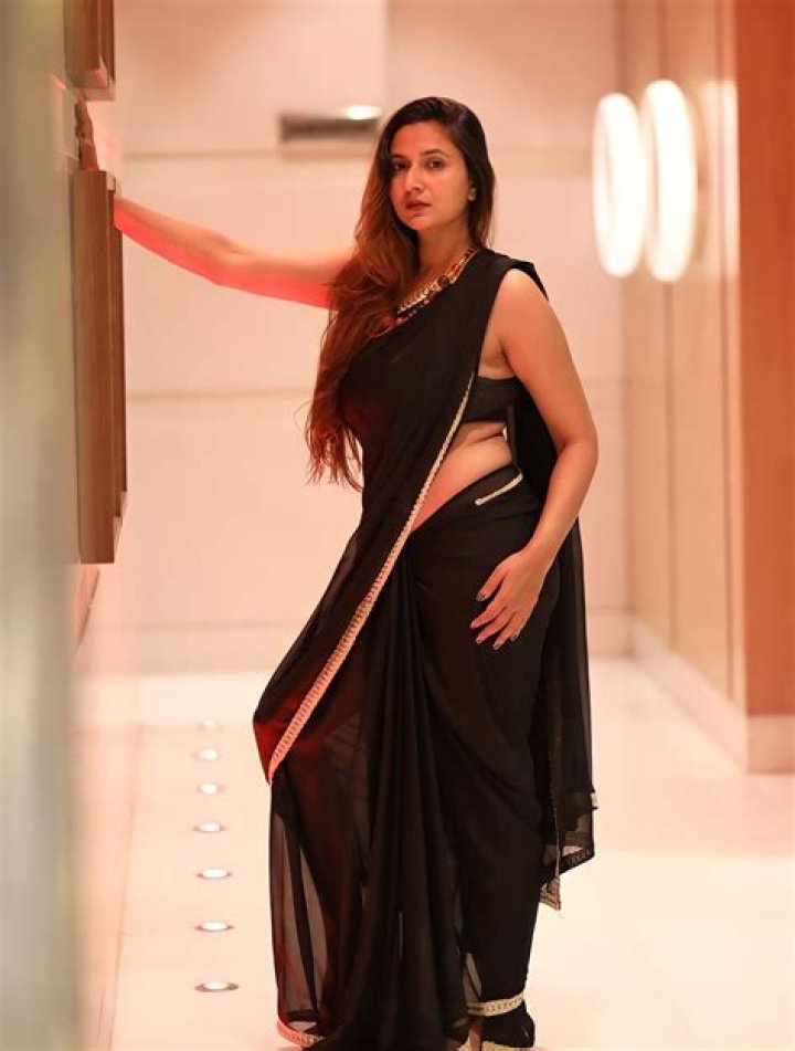 Pooja Laxmi Joshi Photos (3) MixIndia
