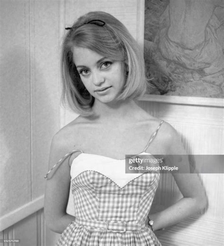 Portrait of American actress Goldie Hawn as she poses, arms behind her