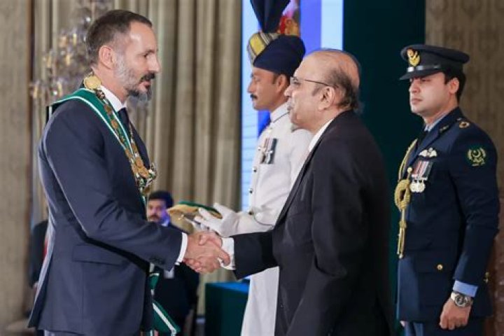PR 11 Prince Rahim Aga Khan and his fiance Kendra Spears pose on
