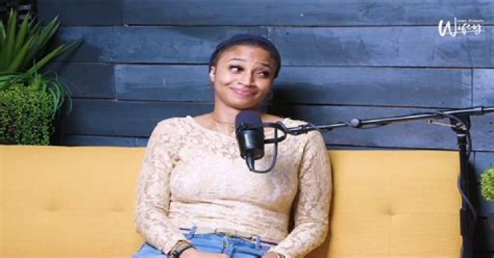 Pretty Black Lady Wig falls off during Interview POSSETV