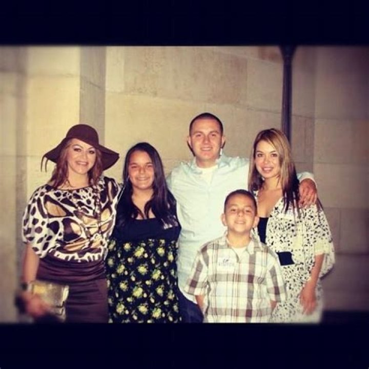 Que familia bonita Latin artists, Celebrity kids, Old celebrities