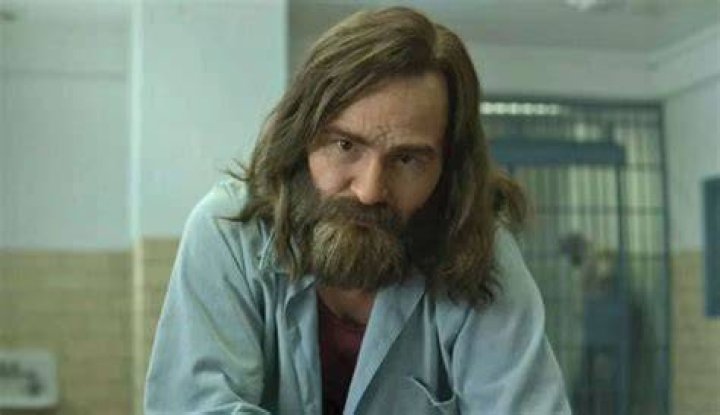 Quem foi Charles Manson? Confira séries e filmes sobre o criminoso