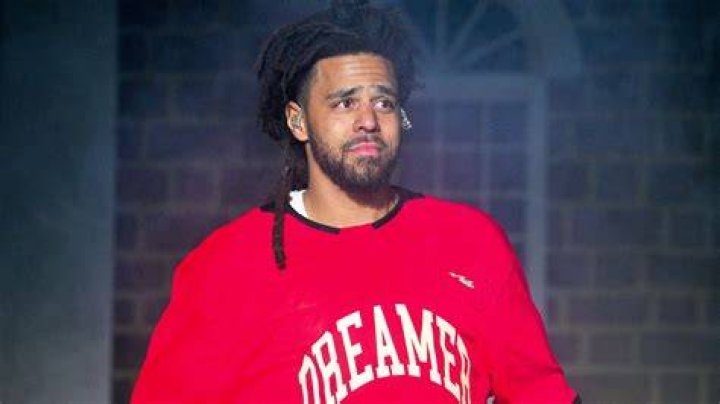 Rapper J. Cole anuncia nas redes sociais que vai lançar um novo