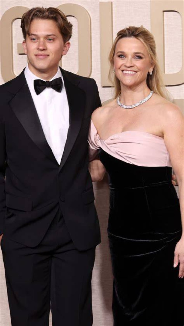 Reese Witherspoon and sixyearold son Tennessee are a happy duo