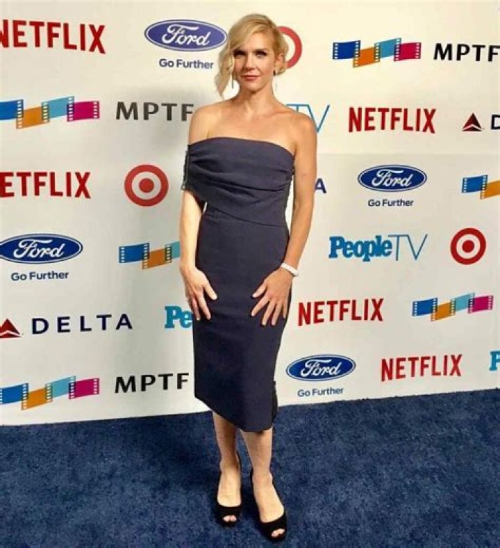Rhea Seehorn measurements, bio, height, weight, shoe and bra size