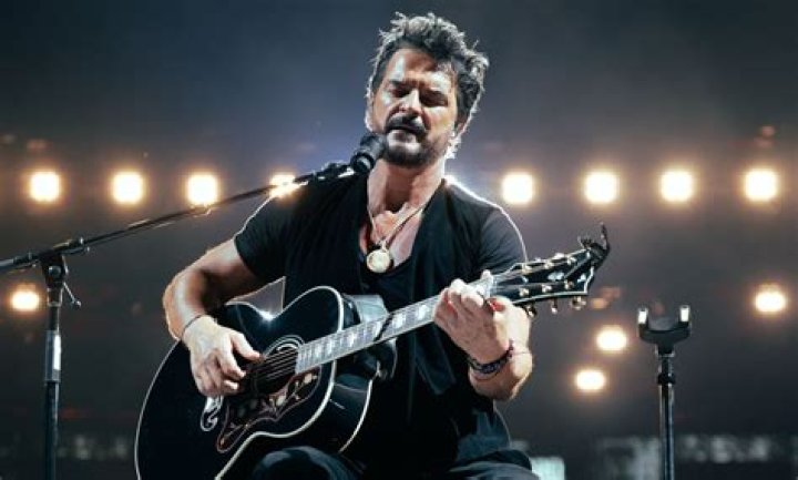 Ricardo Arjona's 'Circo Soledad' New Album Debuts at No. 1 on Latin