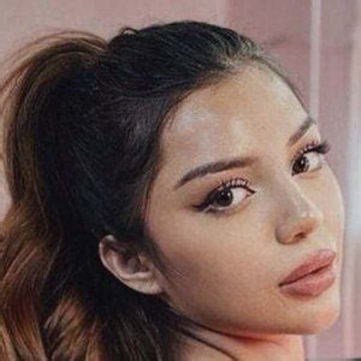 RICH OR PACKIN?? Katiana Kay & William Goodall Answer TikTok Comments