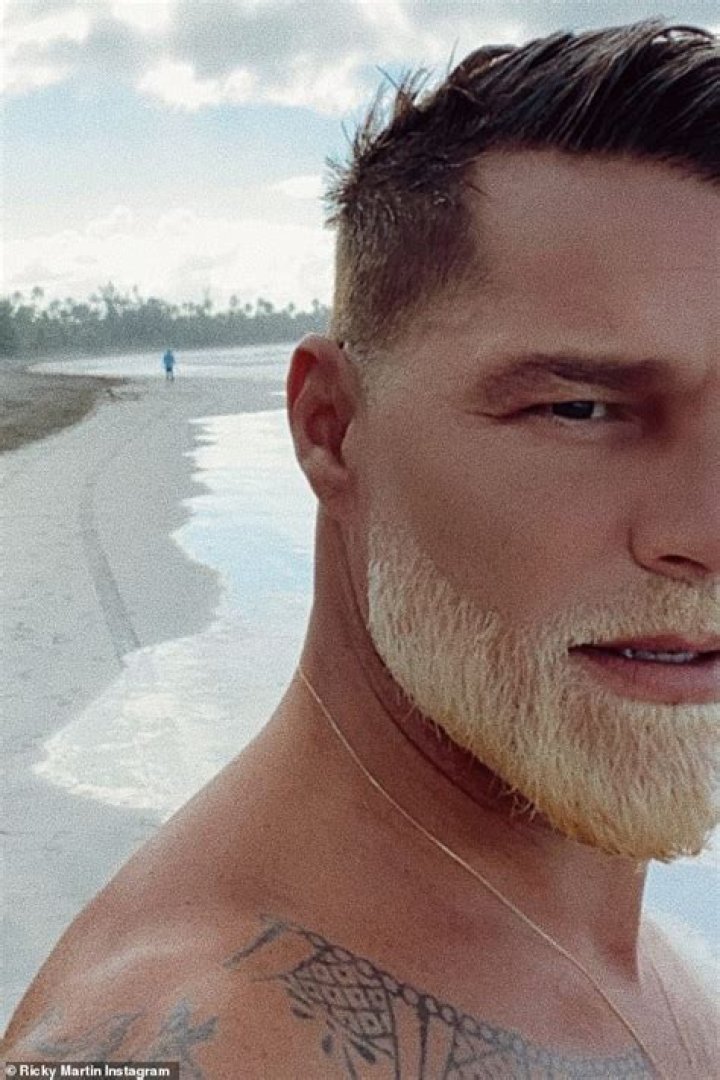 Ricky Martin delivers Santa on vacation vibes as he debuts newly