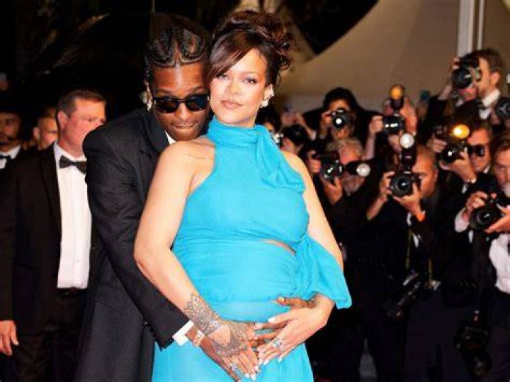 Rihanna Bio, Daughter, Spouse, Songs, Albums,Facts, Net worth 2022