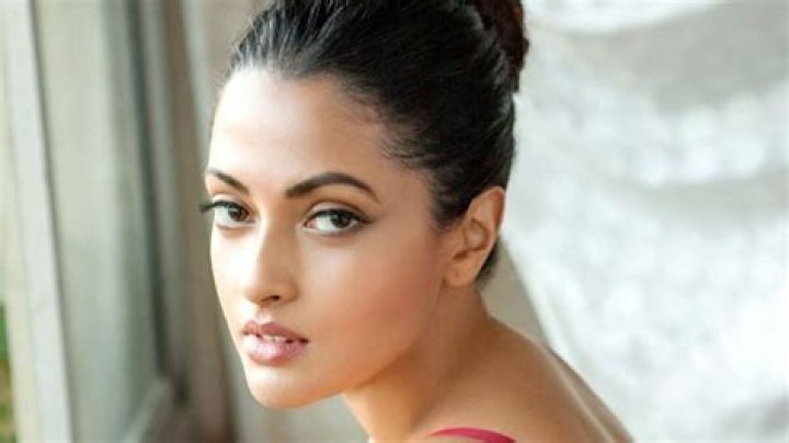 Riya Sen Biography, Age, Career, Weight, Height, Early Life, Boyfriend