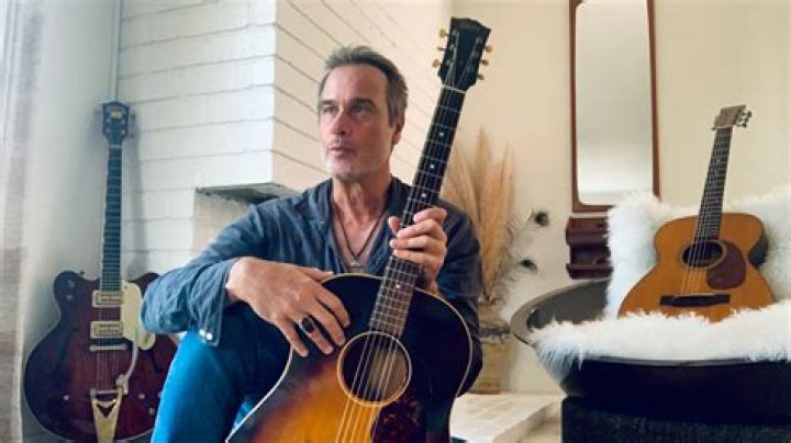 Robert DeLeo On How His Vintage Guitar Collection Inspired His First