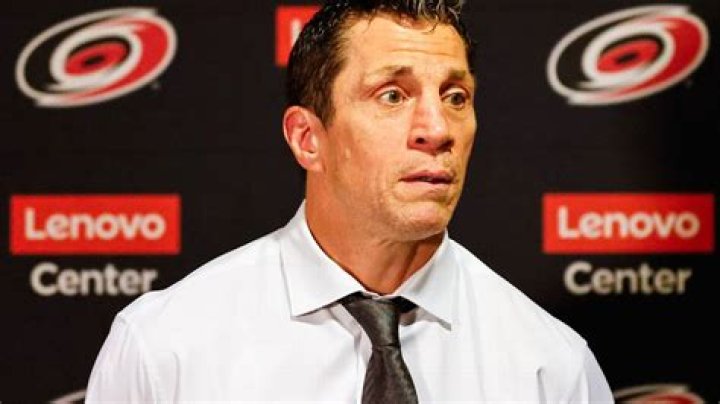 Rod Brind'Amour set to face former bench boss Canes Country santos