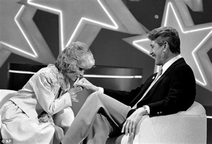 Rona Barrett spent 40 years as top Hollywood gossiper only to leave to