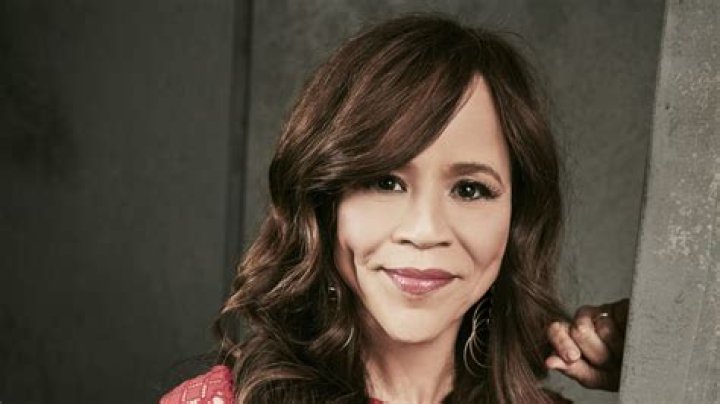 Rosie Perez All Body Measurements Including Boobs, Waist, Hips and