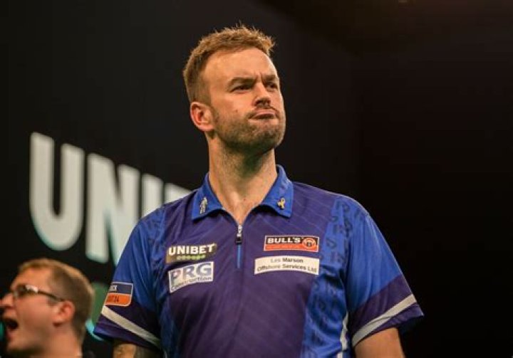 Ross Smith storms into Round Two at the International Darts Open as