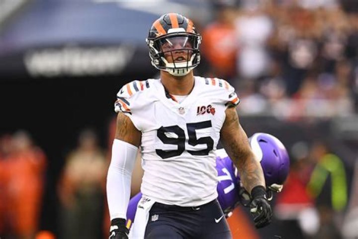 Roy RobertsonHarris Signs Bears Tender