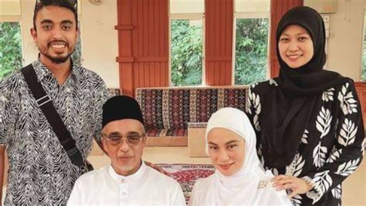 Sabri Yunus, Angeline Tan kini suami isteri The Malaya Post