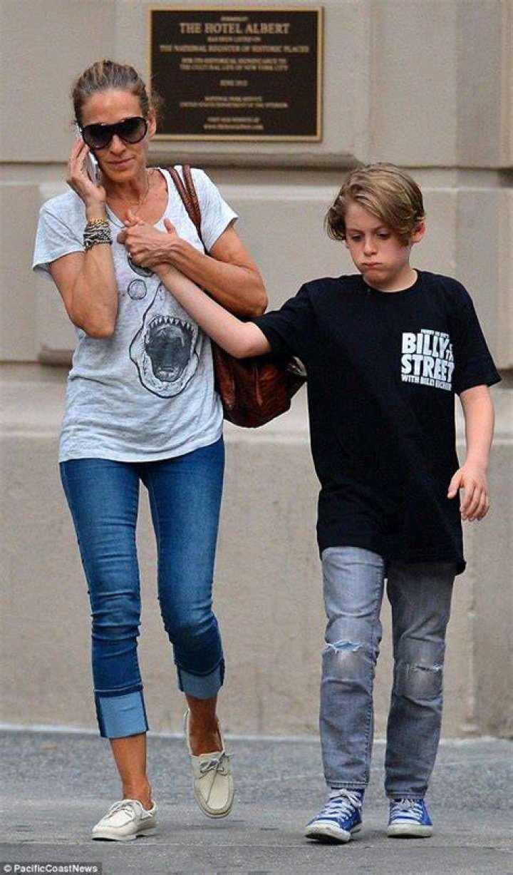 Sarah Jessica Parker holds tightly to son James, 12, as they cross a