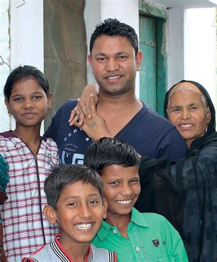 Saroo Brierley Encuentra a su familia perdida usando Google Earth