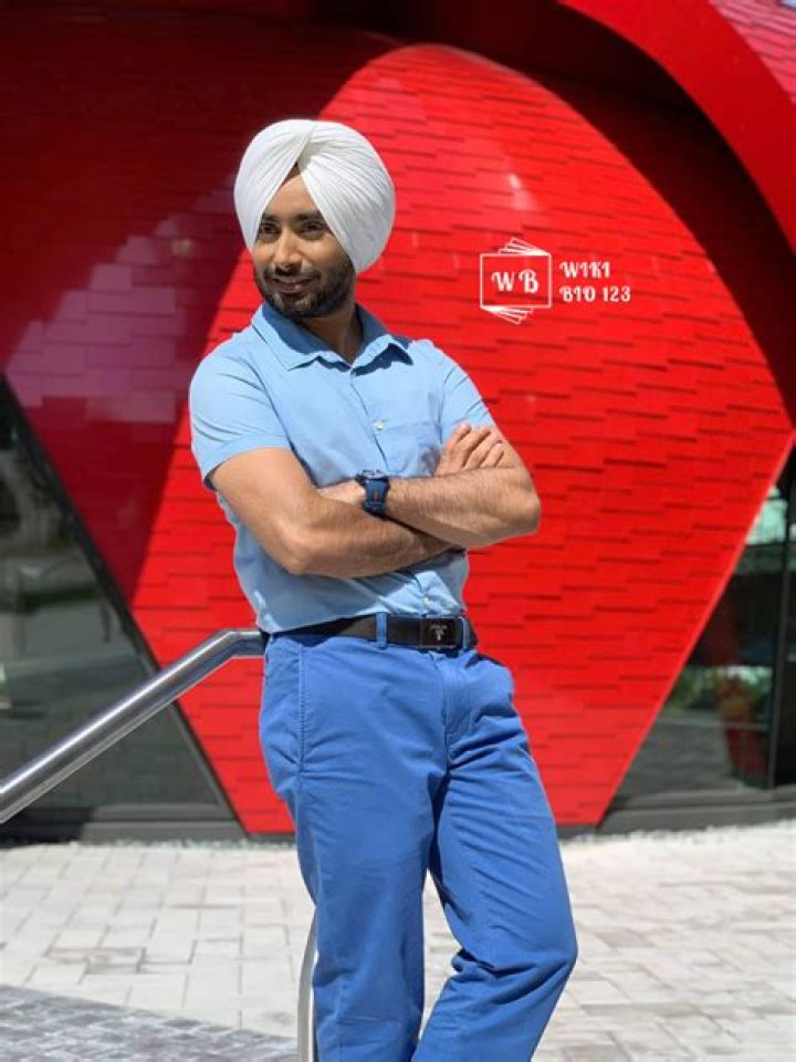 Satinder Sartaaj wiki Bio Age Body Fitness Height Affair HD Image