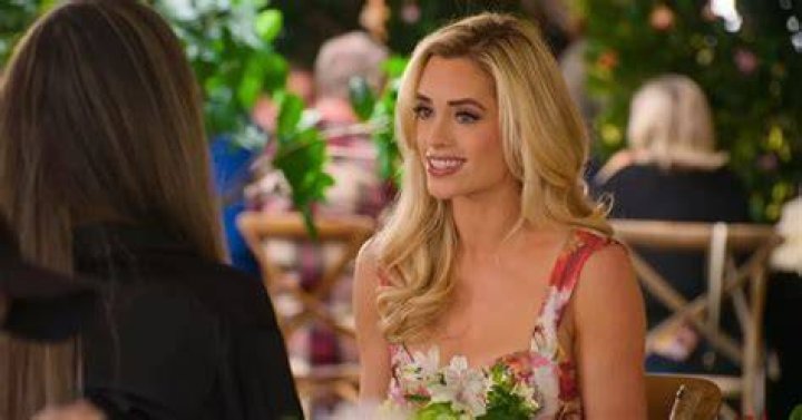 Selling The OC Meet Alexandra Rose! Bio, Net Worth, Age, Dating