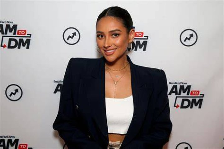 Shay Mitchell Pregnant Again Actress Debuts 2nd Baby Bump With
