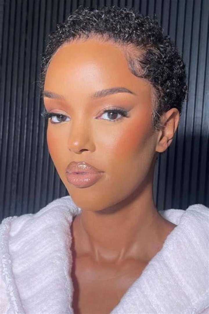 Short hairstyles for Black women 27 piece quick weave Highlights Short