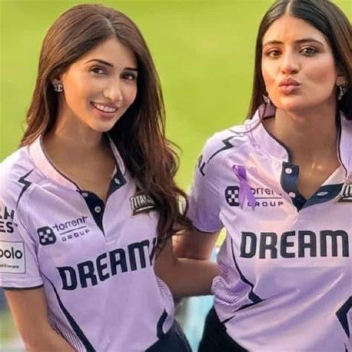 Shubman Gill Sister Shahneel मिनी स्कर्ट में शुभमन गिल की बहन का लुक
