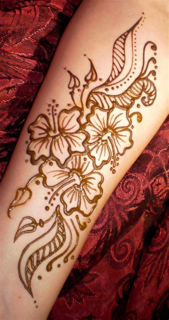 simple flower Henna Designs Arm, Henna Flower Designs, Pretty Henna