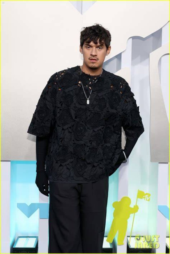 Singer Omar Apollo Responds to Queerbaiting Accusations with the Best
