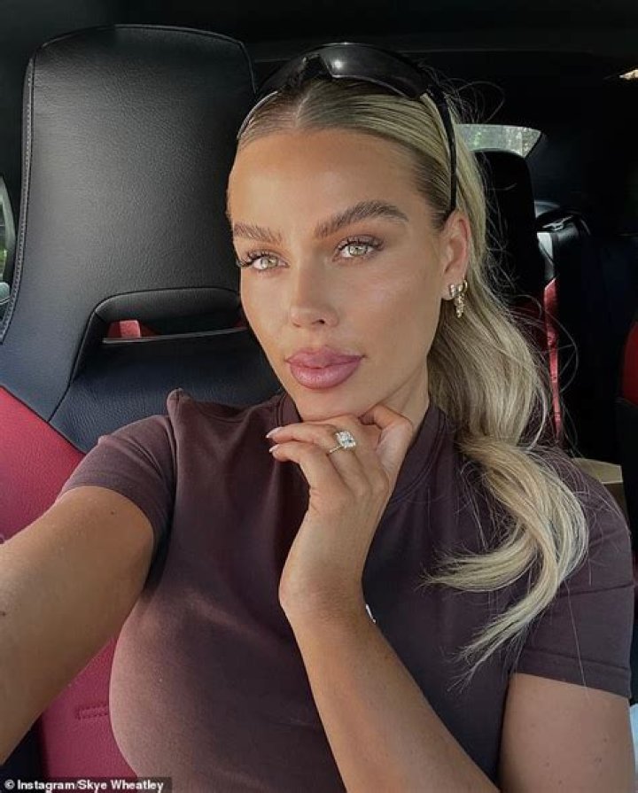 Skye Wheatley encourages fans to 'sprinkle their sparkle' trends now