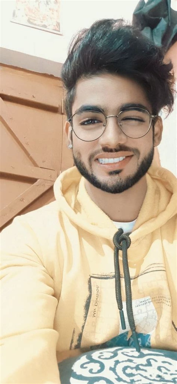 Smart Indian Boy Fb Profile (1070769) HD Wallpaper & Backgrounds