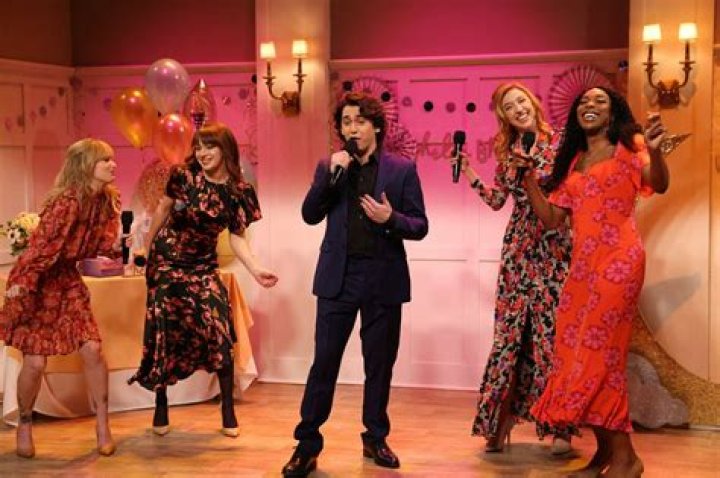 SNL Star Heidi Gardner's Husband Has His Own Claim To Fame News and