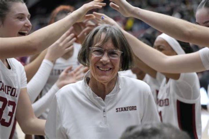 Stanford coach Tara VanDerveer ties Pat Summitt&rsquo;s record for wins