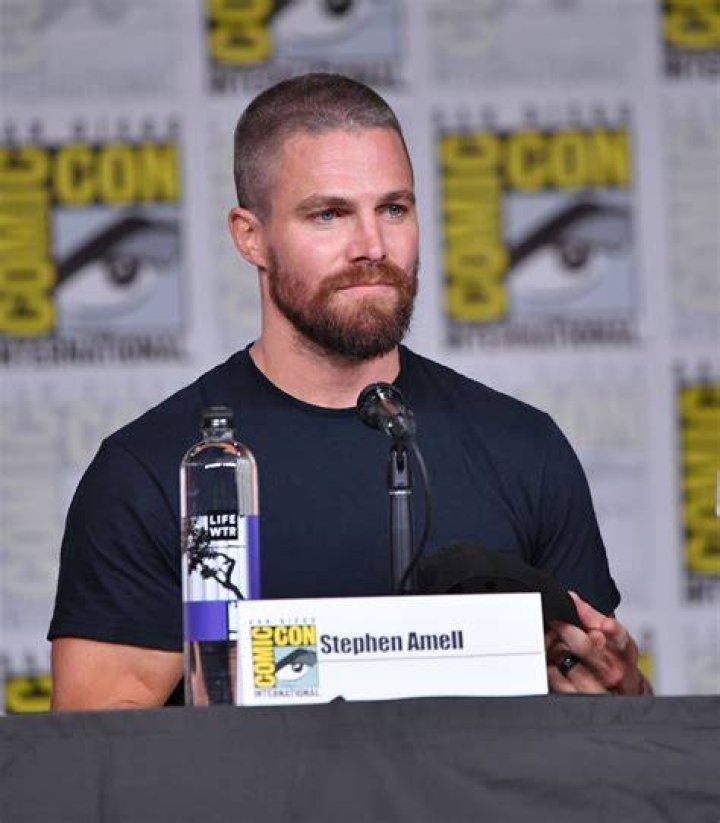 Stephen Amell Biography, Age, Height, Family, Net worth, Salary, Career
