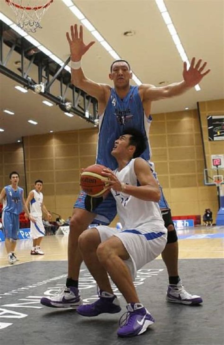Sun Ming Ming Gr&ouml;&szlig;ter Basketballer der Welt hatte einen Kopftumor WELT