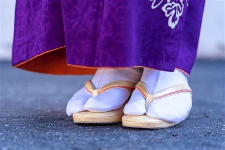 Tabi Exploring the Unique SplitToe Shoes of Japan and More! Sakuraco