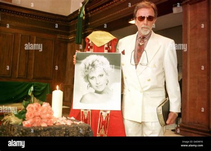 TAMMY HUSBAND AT MEMORIAL SERVICE Stock Photo Alamy
