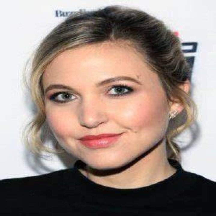 Taylor Tomlinson Bio, Wiki, Age, Boyfriend, Comedy, Sam Morril and Net