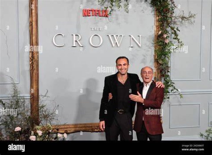 The Crown escala Khalid Abdalla para viver namorado que morreu ao lado