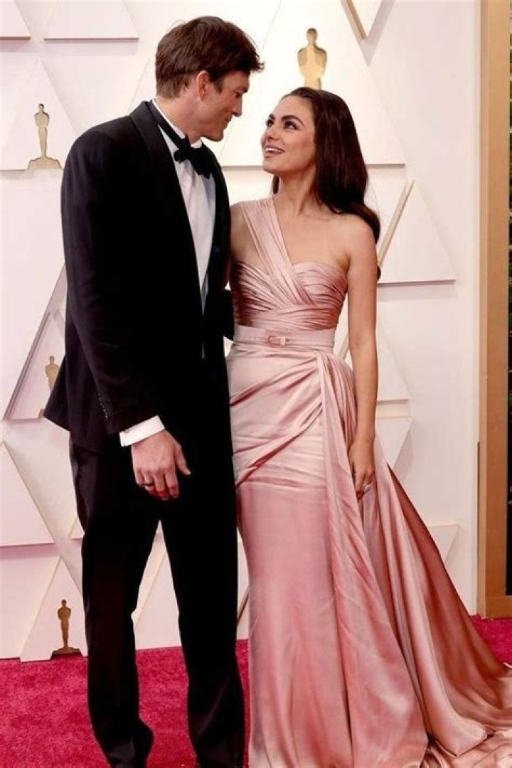The Cutest Couple Moments at the 2022 Emmy Awards