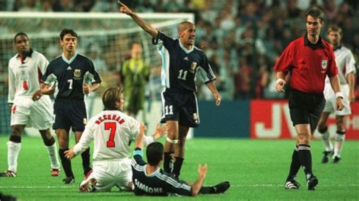 The fastest red card in soccer history off the field in 2 seconds